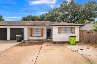 2107 Lamar Dr in Richmond, TX - Building Photo - Building Photo