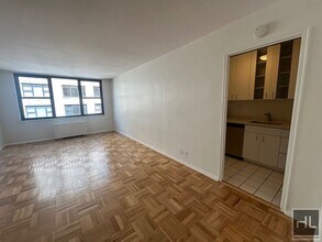 EAST 49 STREET in New York, NY - Building Photo - Building Photo