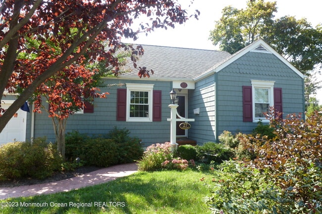 property at 27 Lakewood Rd