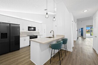 8245 NW 70th St in Tamarac, FL - Building Photo - Building Photo