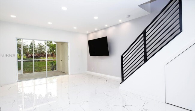 16697 Hemingway Dr in Weston, FL - Building Photo - Building Photo