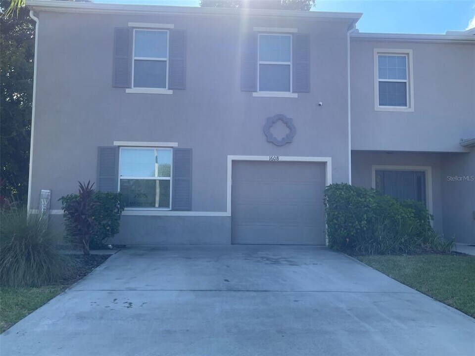 1608 Primo Ct in Holly Hill, FL - Building Photo