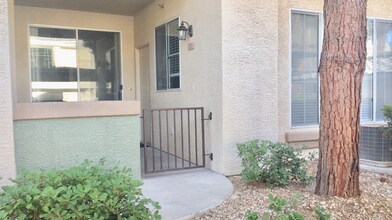 7185 S Durango Dr in Las Vegas, NV - Building Photo - Building Photo