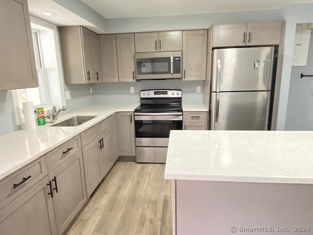 103 Martin Rd, Unit B in Bristol, CT - Building Photo - Building Photo