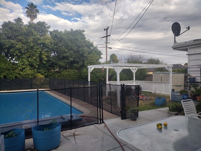 39110 Bud Ct in Fremont, CA - Foto de edificio - Building Photo