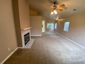 5026 Elgin Woods Ct in Sacramento, CA - Building Photo - Building Photo