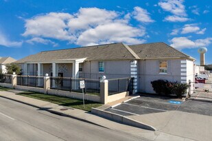 Falls of Las Villas in Pasadena, TX - Building Photo