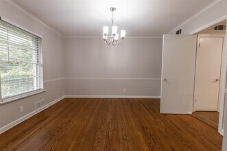 5731 Berkshire Ln in Dallas, TX - Building Photo - Building Photo