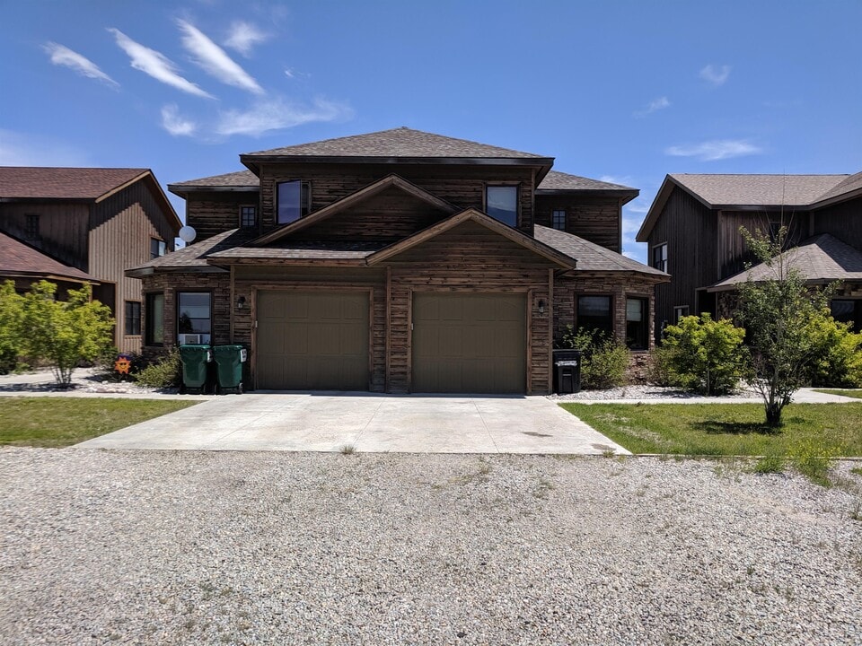 155 Mulligan Ln in Pinedale, WY - Building Photo