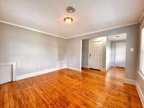 81 Delaware Ave in Muskegon, MI - Building Photo - Building Photo