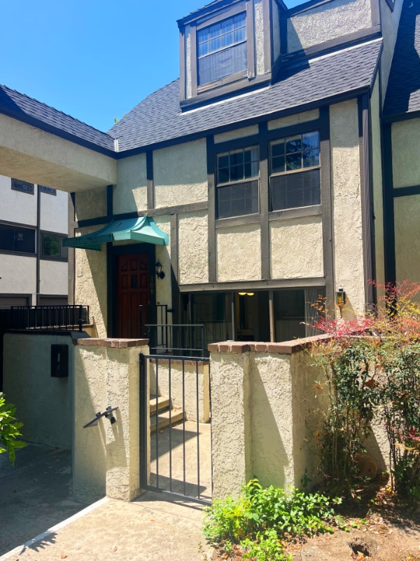 109 E Rosewood Ct in Ontario, CA - Building Photo - Building Photo