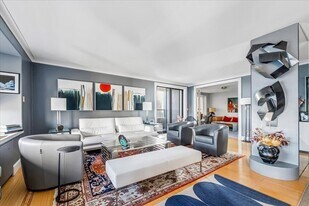 65 E India Row in Boston, MA - Building Photo