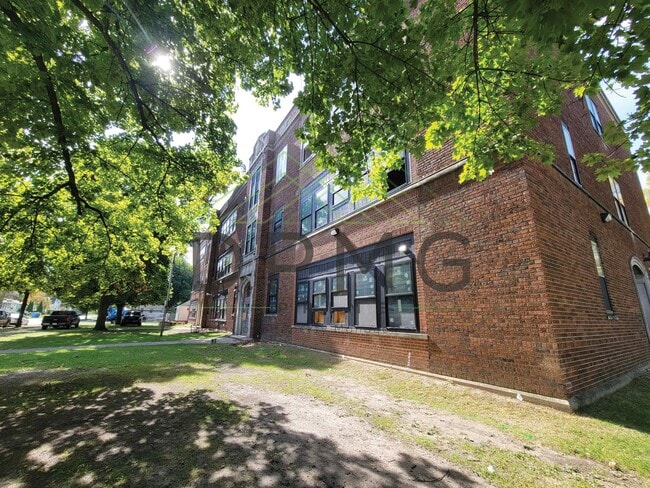 1030 S Holmes St in Lansing, MI - Building Photo - Building Photo