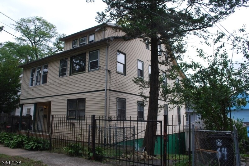 56 Pine Grove Terrace in Newark, NJ - Building Photo