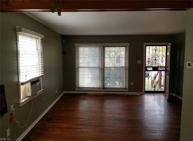 7108 Chryslon Ln in Norfolk, VA - Building Photo - Building Photo