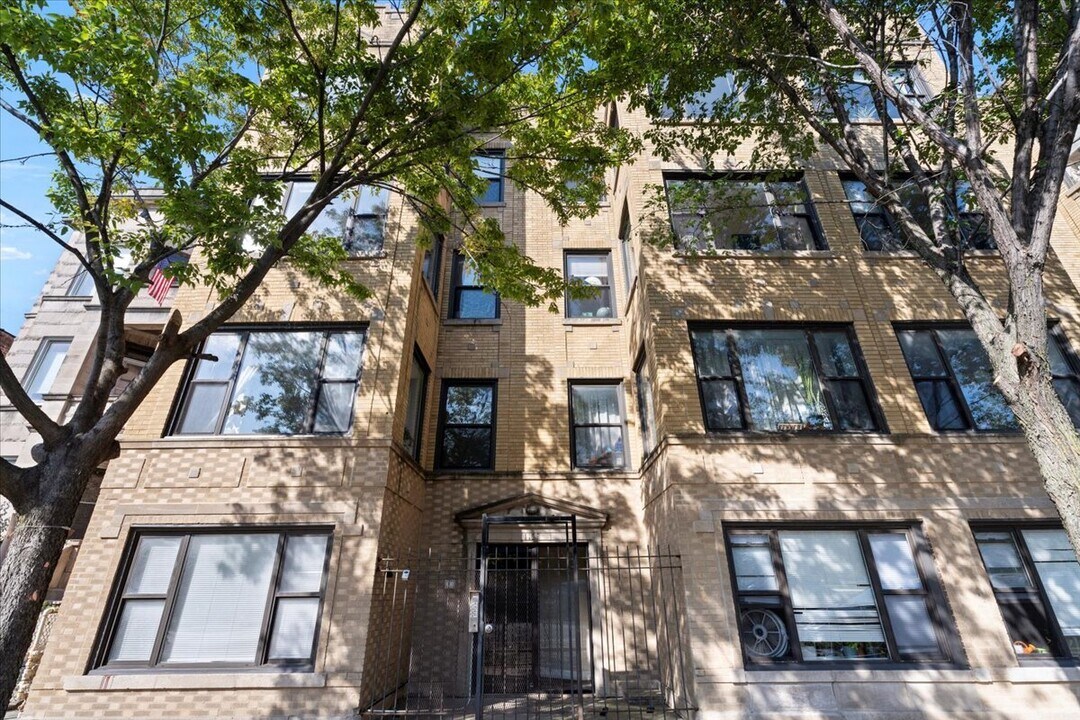 1152 N Kedzie Ave in Chicago, IL - Building Photo