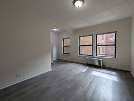 5451 N Kenmore Ave, Unit #5417-305 Apartments