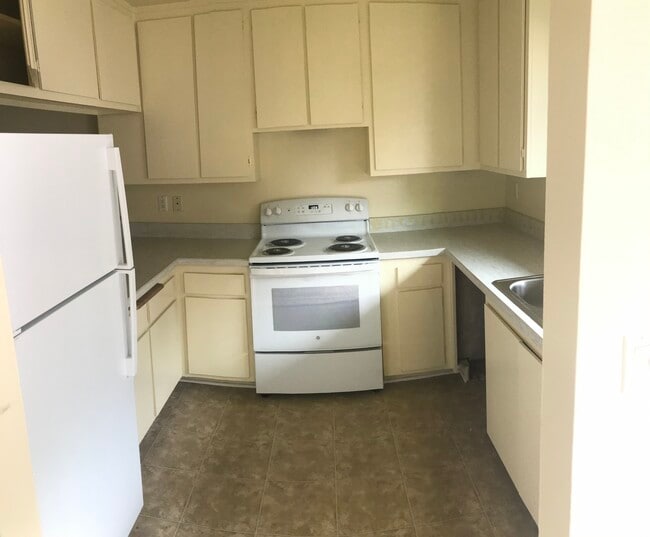 551-555 W Pueblo St in Santa Barbara, CA - Foto de edificio - Building Photo