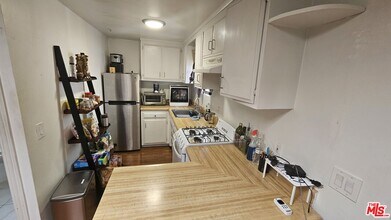 1121 N Curson Ave in West Hollywood, CA - Building Photo - Building Photo