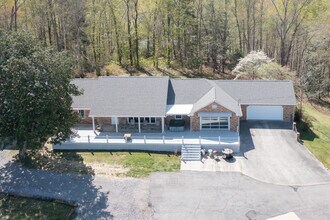 160 Emalyn Ct in Smithville, TN - Building Photo - Building Photo