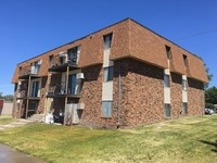 2712 E Rosser Ave in Bismarck, ND - Foto de edificio - Building Photo