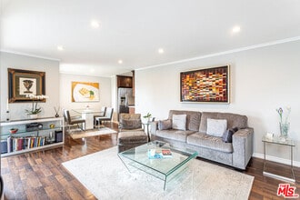 100 S Doheny Dr in Los Angeles, CA - Foto de edificio - Building Photo