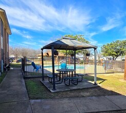 3917 Bonnie Dr, Unit 104 in Fort Worth, TX - Foto de edificio - Building Photo