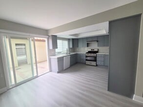 532 San Marcos Rd in San Dimas, CA - Foto de edificio - Building Photo