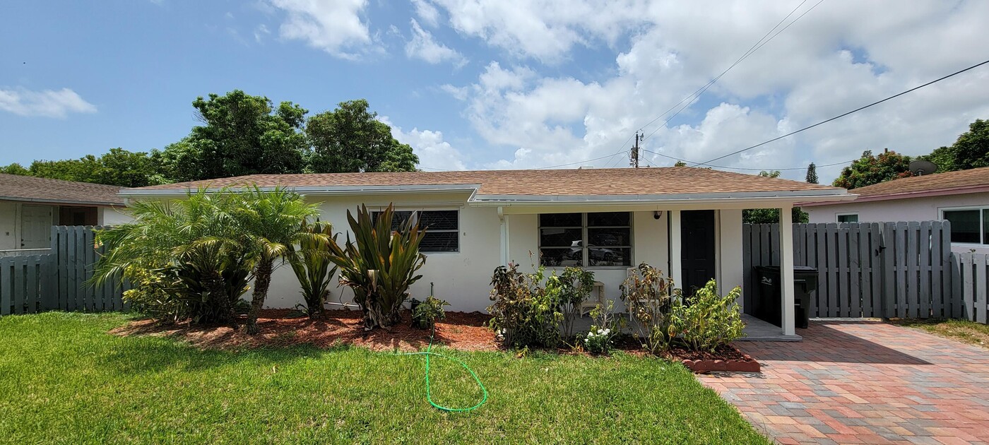 1308 NW 2nd St in Delray Beach, FL - Building Photo