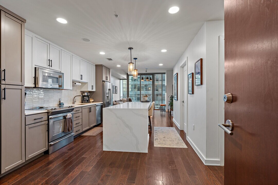 1212 Laurel St, Unit 708 in Nashville, TN - Building Photo