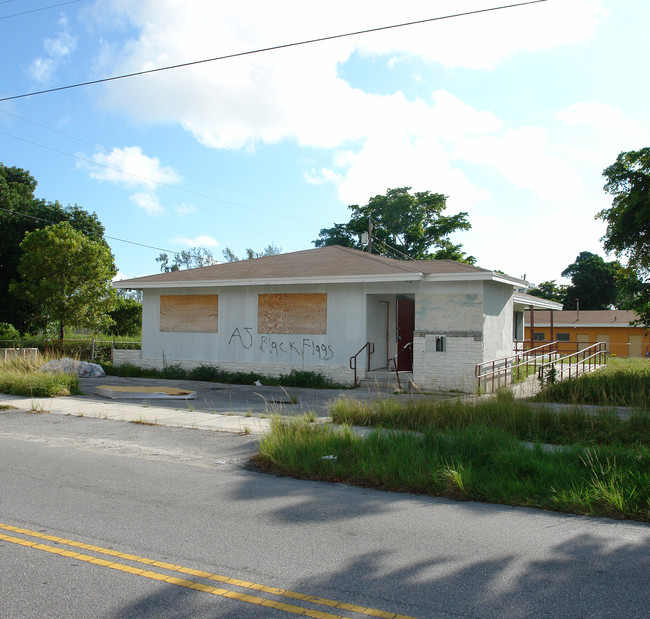 1301 NE 111th St in Miami, FL - Building Photo - Building Photo