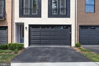 42223 Shining Star Sq in Brambleton, VA - Foto de edificio - Building Photo