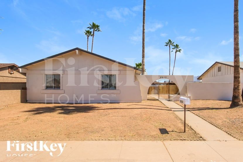 5213 S 47th Pl in Phoenix, AZ - Foto de edificio