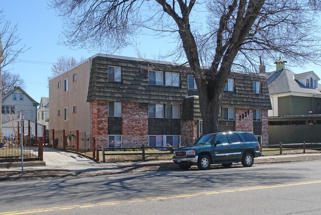 2539 Lyndale Ave S in Minneapolis, MN - Foto de edificio - Building Photo