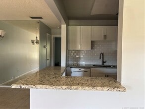 9 Lake Vista Trail in Port St. Lucie, FL - Building Photo - Building Photo