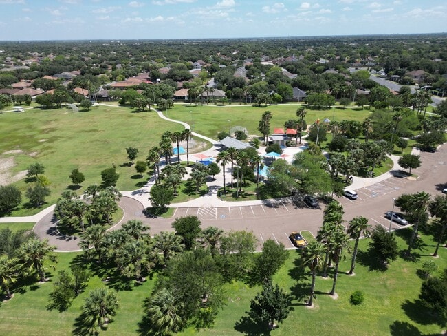 Villas on Ware in McAllen, TX - Foto de edificio - Building Photo