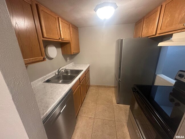 2979 W Cannes Dr in Peoria, IL - Building Photo - Building Photo