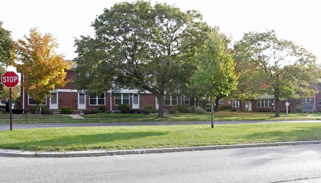 Royalwood Cooperatives in Royal Oak, MI - Building Photo