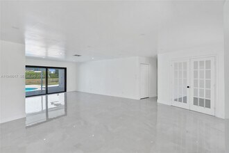 16653 Golfview Dr in Weston, FL - Building Photo - Building Photo