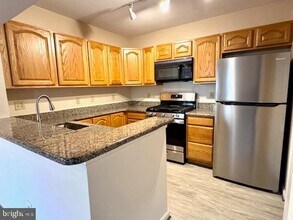 20301 Beechwood Terrace in Ashburn, VA - Building Photo - Building Photo