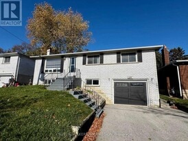 135 Luxury Ave in Bradford West Gwillimbury, ON - Building Photo