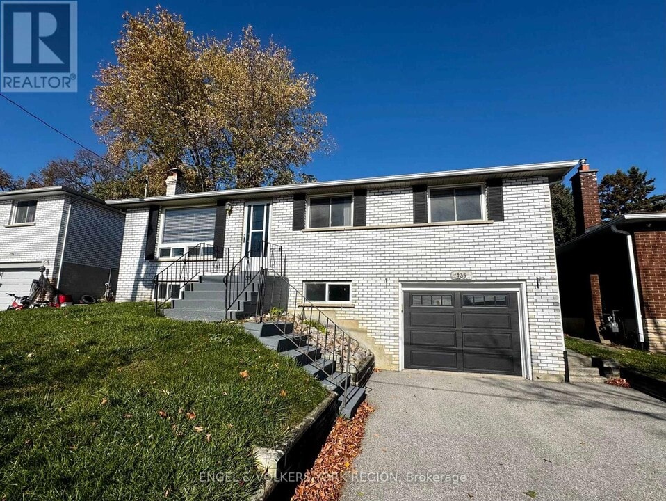 135 Luxury Ave in Bradford West Gwillimbury, ON - Building Photo