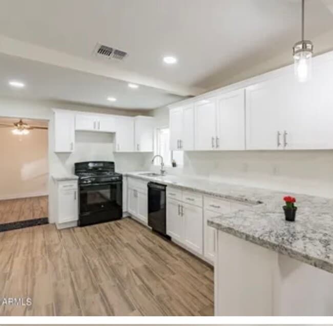 property at 206 E Kinderman Dr