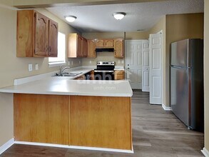 1721 Blue Lake Dr in Greenwood, IN - Foto de edificio - Building Photo