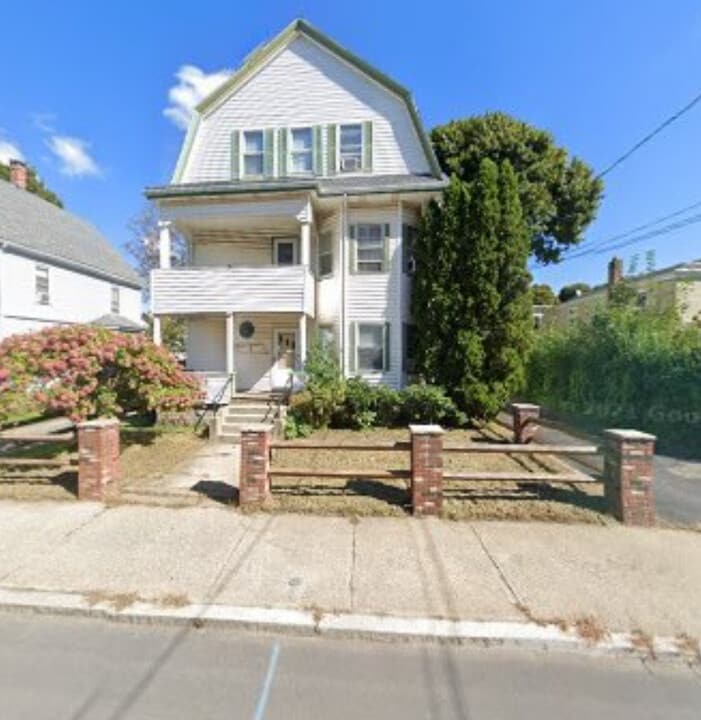 107 Essex St, Unit 1 in Saugus, MA - Building Photo