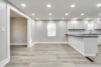 920 Bloomfield Ave in Akron, OH - Building Photo - Building Photo