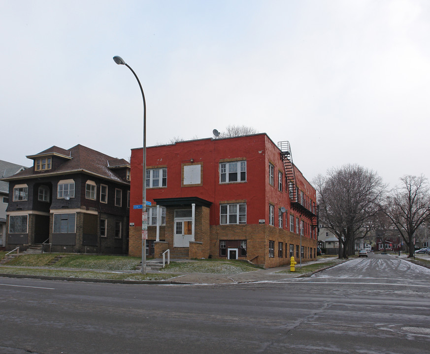 1024 Dewey Ave in Rochester, NY - Foto de edificio