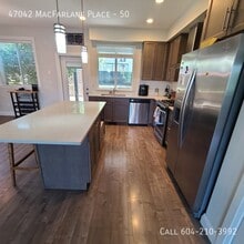 47042 MacFarlane Pl in Chilliwack, BC - Building Photo - Building Photo