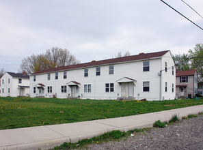 9639 Community Rd in Windham, OH - Foto de edificio - Building Photo