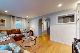 37 Marivista Ave in Waltham, MA - Building Photo - Building Photo